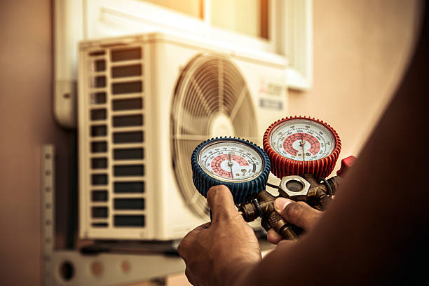 Professional Hvac technician working in Lynnville, TN